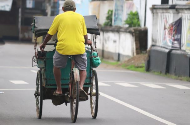 Berawal dari Sedekah Subuh: Kisah Sukses Tukang Becak Menjadi Miliarder